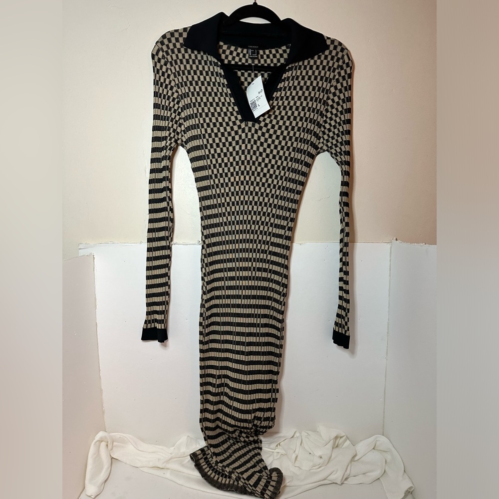 forever 21 woman’s black and tan  knit dress maxi length long sleeves